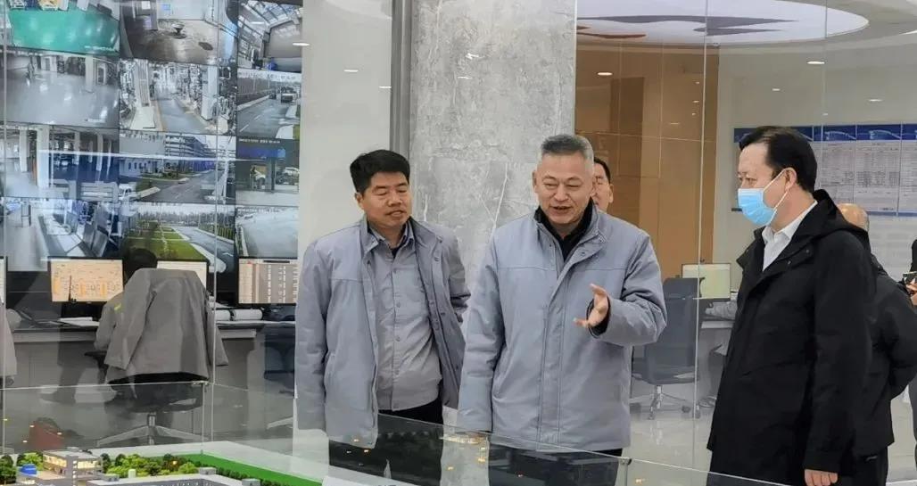 Li Huafeng, Secretary of the Party Working Committee of Bohai New Area, visited Guangxiang Pharmaceutical of Shijiazhuang No.4 Pharmaceutical Group for investigation