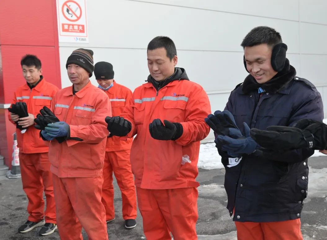 石家莊亦呈醫藥科技有限公司開展爲一線(xiàn)職工“送溫暖”活動